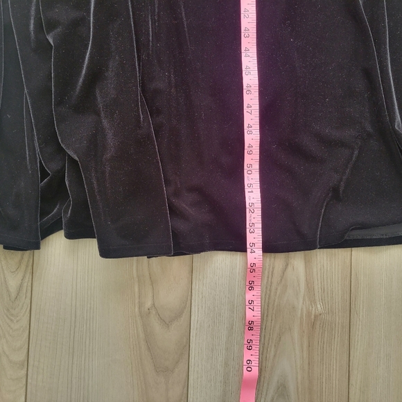 Dance Sophisticates maxy velvet dress in black. Size 36R - Picture 11 of 11